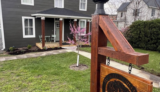 Charming 2BR Top-Floor Suite Renovated 1870 Home Porch, Fire Pit, Full Amenities