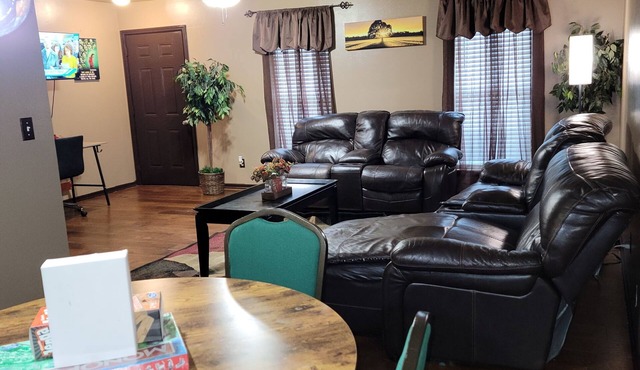 Charming 2BR Townhome, Renovated, Near Shopping, Dining & Casinos!