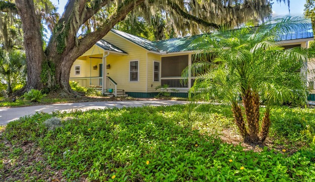 Charming 2BR Uptown Cottage - Artsy & Vibrant!