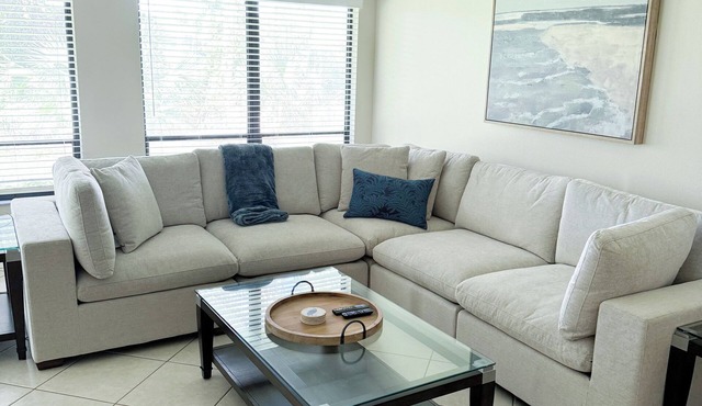 Charming 2BR villa, WiFi, heated pool, tennis & pickleball- in Sarasota