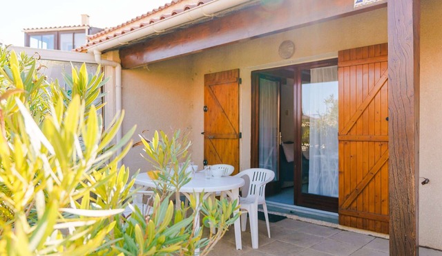 Charming 2BR Villa with Pool, Garden, BBQ, Parking – Pets Allowed!