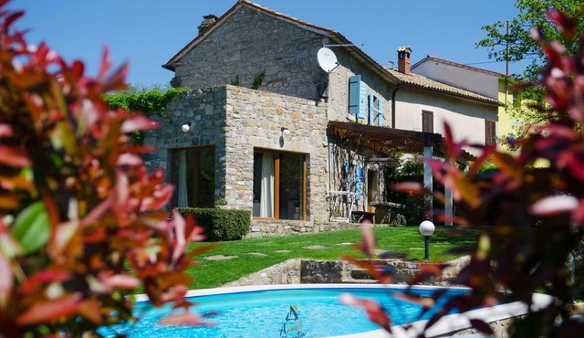 Charming 2BR Villa with pool for 4+1, for small groups, pet-friendly