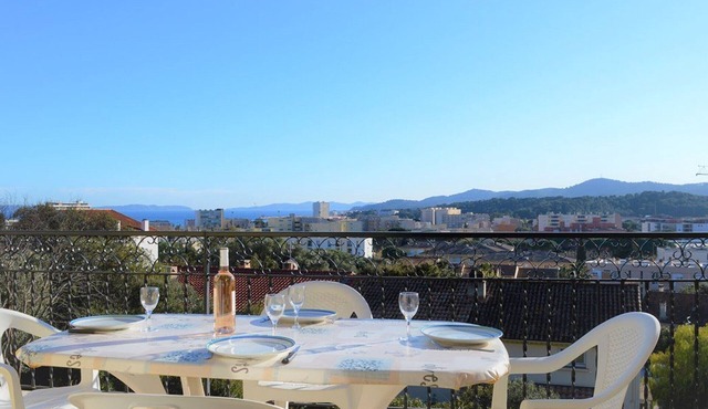 Charming 2BR with terrace and garage - Near city center