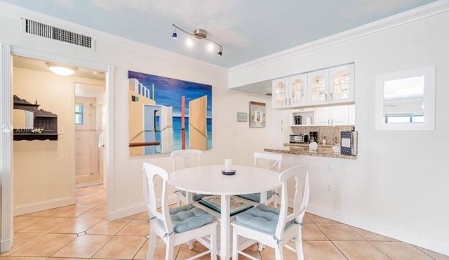 Charming 2br with BEACH ACCESS and full amenities