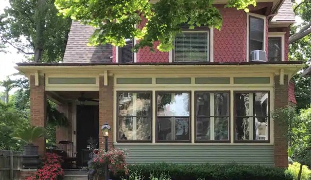 Charming 2nd floor unit in historic district