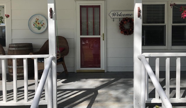 Charming 3/2 1400sf country farm house on 32 acres