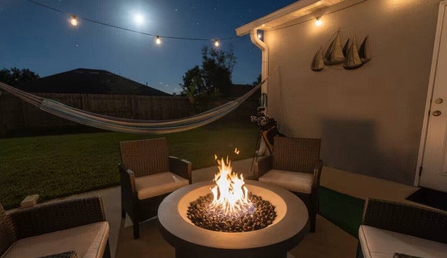 Charming 3/2 15 min. To beach , Pet friendly, fully fenced backyard