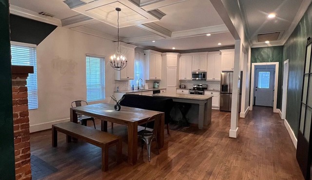Charming 3/2 minutes from downtown and all of Atlanta attractions