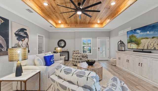 Charming 3/2 Beach House w/POOL & Golf Cart INCLUDED - 1 Min Walk to Beach