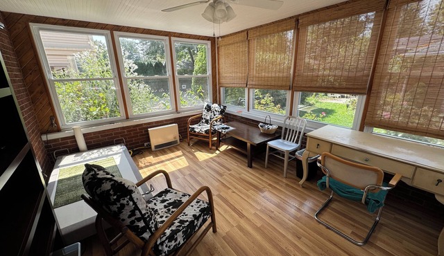 Charming 3-bedroom apartment in serene Grosse Pointe Park, close to lake