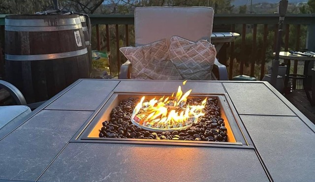 Charming 3-bedroom house with WiFi and AC in Hidden Valley Lake