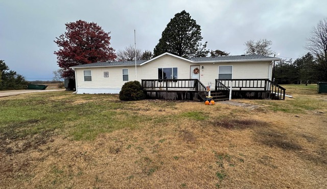 Charming 3-bdrm house with AC & WiFi in Northbranch Kansas, Northcentral Kansas