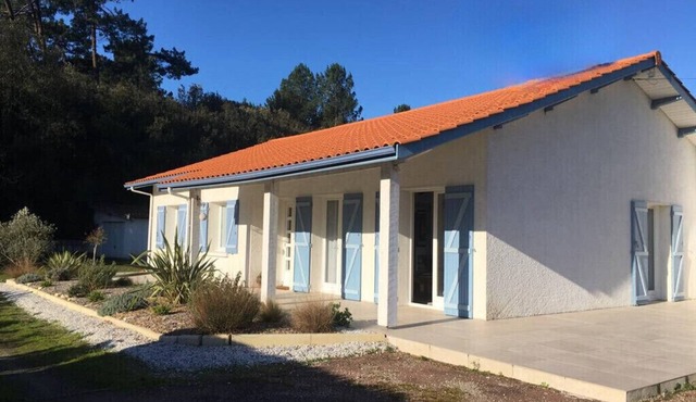 Charming 3 bedroom house, 1km ocean beaches