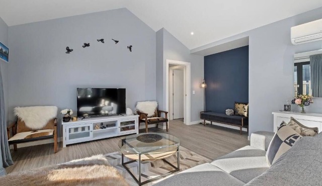 Charming 3-bedroom apartment with AC, WiFi in delightful Lake Hayes Estate