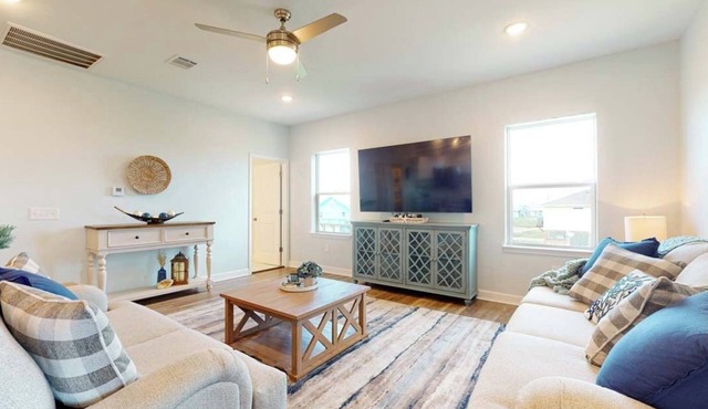 Charming 3-bedroom cabin near the beach with AC in Pleasant Bolivar Peninsula
