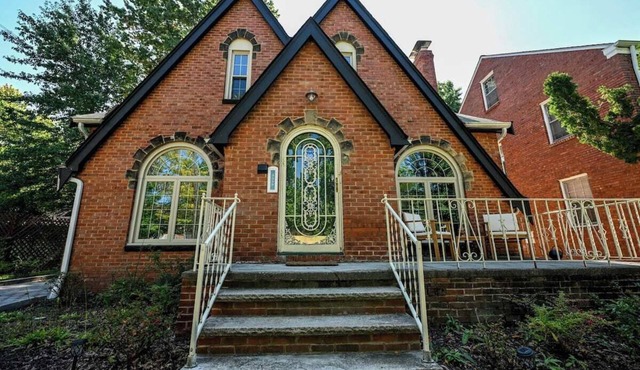 Charming 3-bedroom house in welcoming Cleveland Heights with AC, WiFi