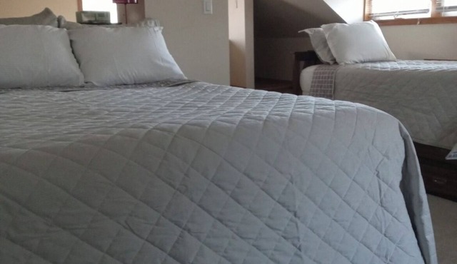 Charming 3-bedroom house with WiFi, AC in delightful Hamilton Township