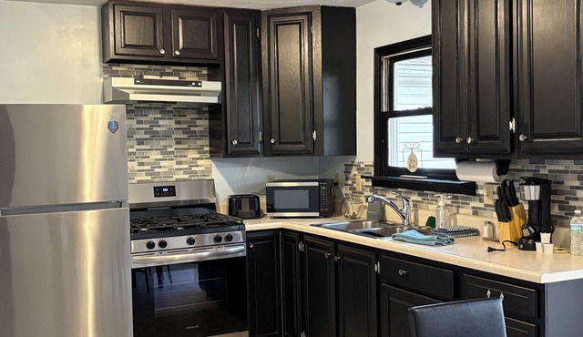 Charming 3-bed 1.5 bath country house with WiFi, AC in south Vestal