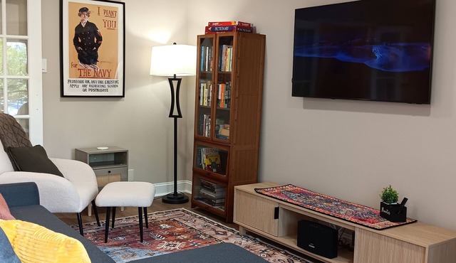 Charming 3-bed/2-bath apartment with AC, WiFi, near Washington DC & Seneca Park