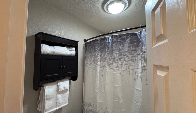 Charming 3 bed 2 bath full house