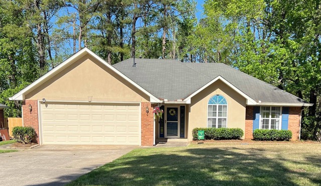 Charming 3 Bed/2 Bath Bungalow for Masters