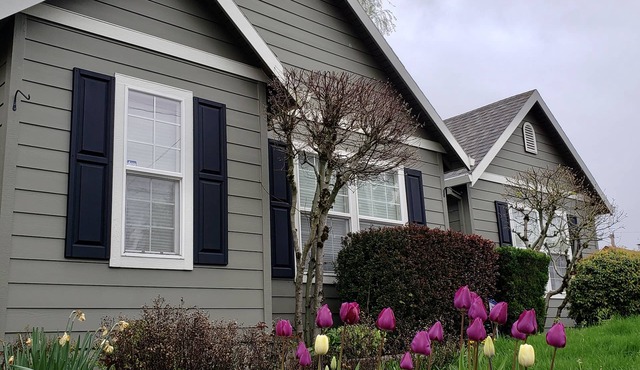 Charming 3 bed, 2 bath SW Portland home in the heart of quaint Multnomah Village