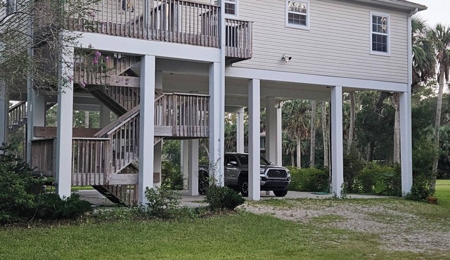 Charming 3 bed 2 bath house with amazing views, located in Spring Creek, Florida