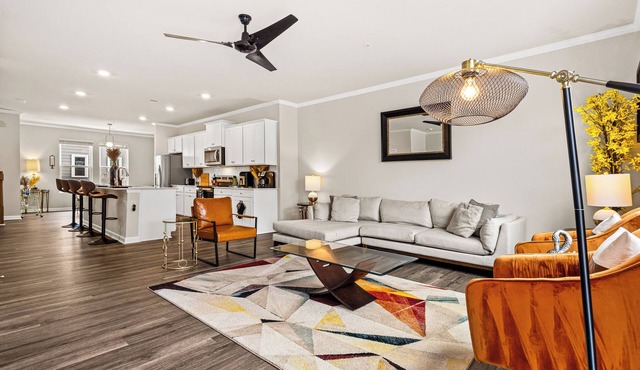 Charming 3-bed and 3 private baths, 5 mins to the airport, 25 min Buckhead.