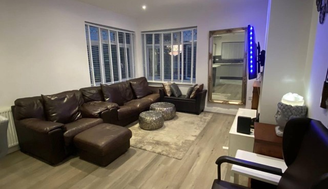 Charming 3-Bed Apartment in London