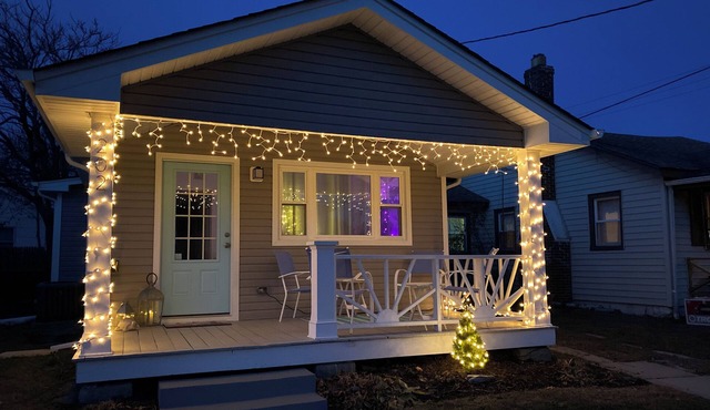 Charming 3-Bed Beach Cottage with Parking. Just a Stroll to the Sand.