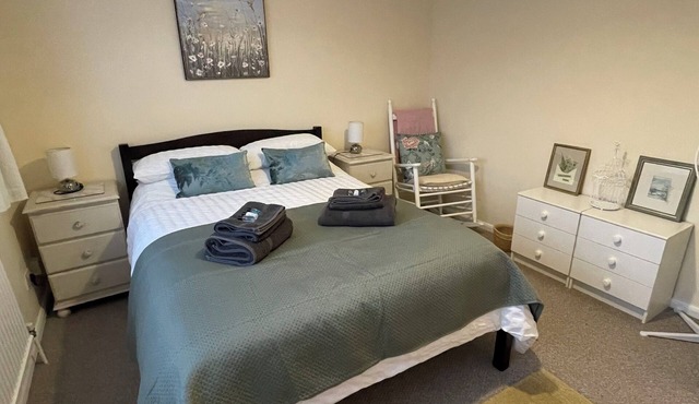 Charming 3 Bed Bungalow with parking