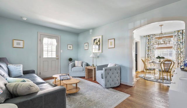 Charming 3 Bed Cape Cod in Richmond close to hospitals, restaurants and more.