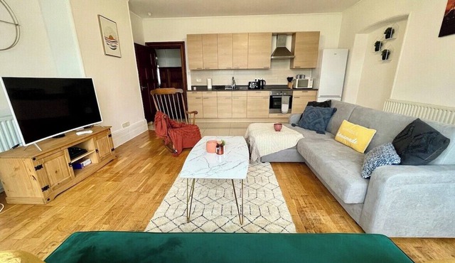 Charming 3-Bed Coastal Retreat