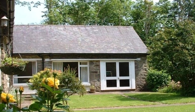 Charming 3-Bed Cottage in Llandysul