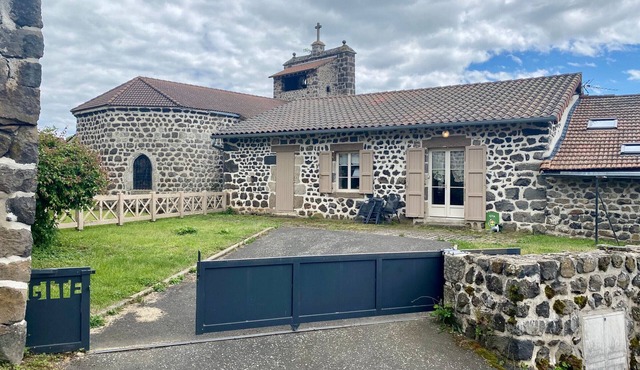 Charming 3-Bed Cottage in Quaint Alleyrac Village with Enclosed Yard and Modern Amenities
