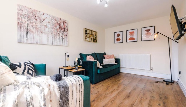 Charming 3-Bed cottage in Chester, ideal for Families & Workers, FREE Parking - Sleeps 7