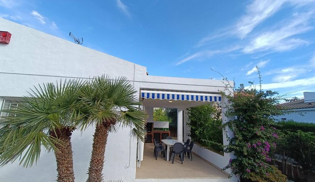 Charming 3-Bedroom House Near Port Calafat Beach, Terrace & BBQ, Perfect for Families