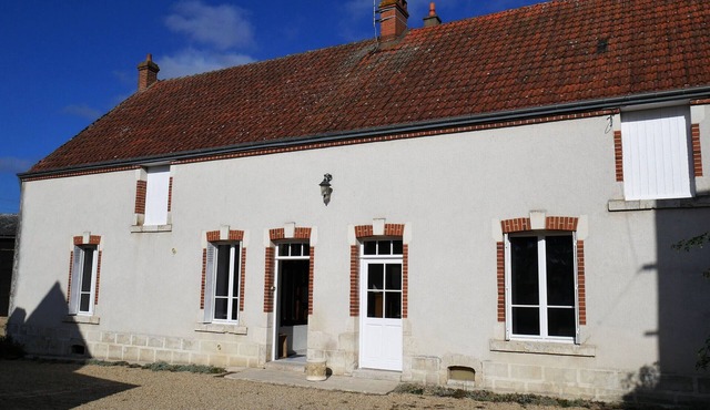 Charming 3-Bed Cottage with Terrace and Garden near Mareau Village