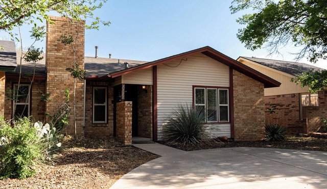 Charming 3-Bed Furnished Home w/Backyard, Washer/Dryer & Formal Dining