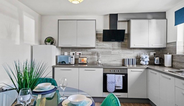 Charming 3 Bed House in Peterborough with Parking