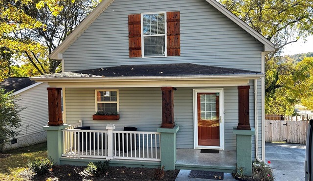 Charming 3-bed house near Baker Creek in south Knox! Pets Welcome!