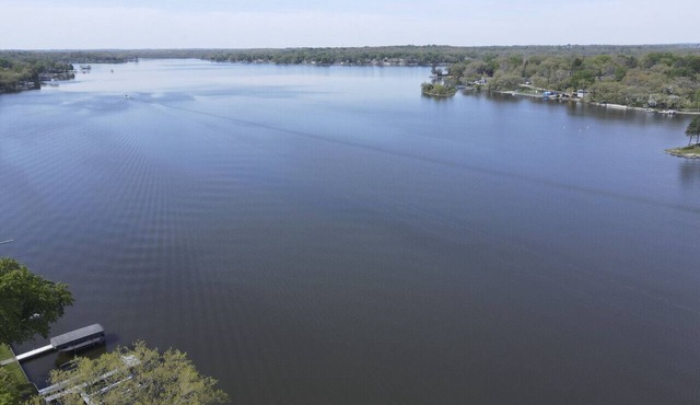Charming 3 Bed Lakefront Home steps to the water!