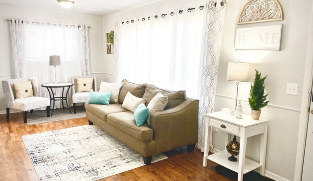Charming 3-bed retreat perfect for family, friends, or romantic getaways. 48603