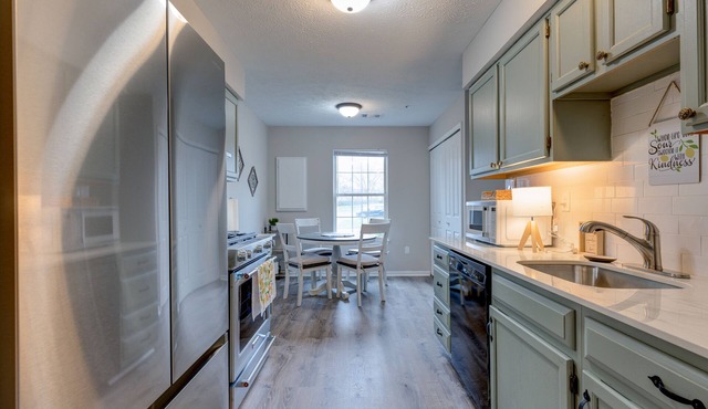 Charming 3-Bed Townhouse with Private Fenced Yard - Your Home Away from Home!