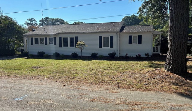 Charming 3-bedroom house with WiFi, AC in fantastic Gloucester Point