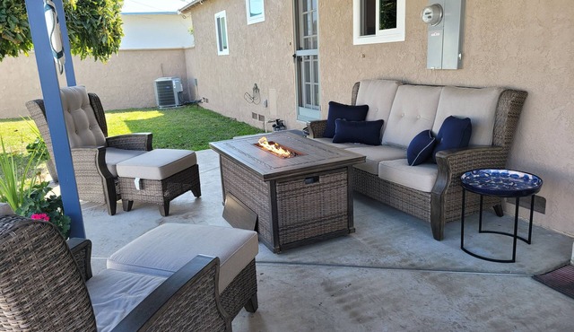 Charming 3-bedroom house in gorgeous Huntington Beach, outdoor living area & AC