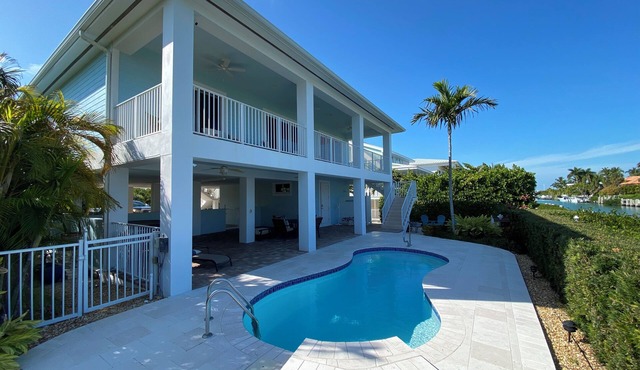 Charming 3-bedroom house with pool and boat dock in Key Colony Beach