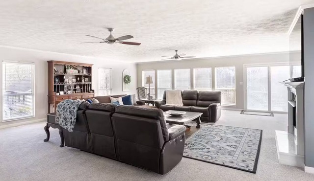 Charming 3-bedroom house with pool and all the amenities in Kingston Springs
