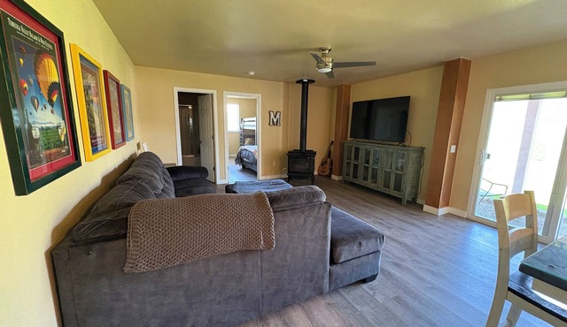 Charming 3-bedroom barn with AC, WiFi in delightful Lava Hot Springs