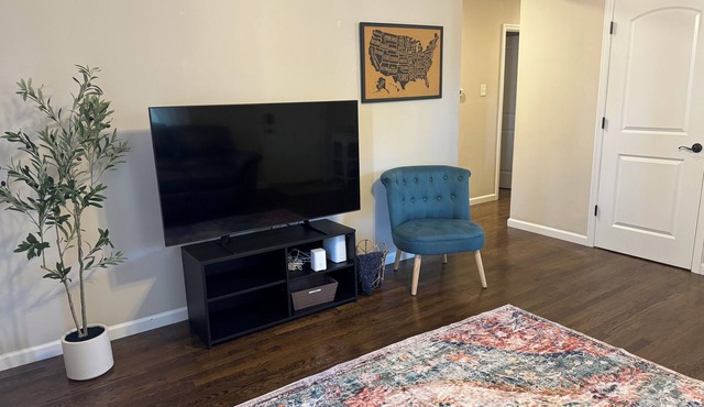 Charming 3-bedroom house with AC, WiFi in wonderful Maryland Heights